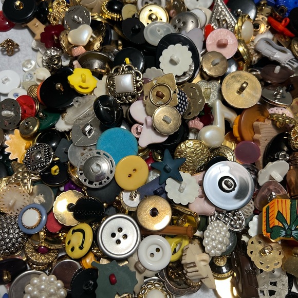 Source Unknown Assorted Button Collection - Multicolor - Picture 10 of 11